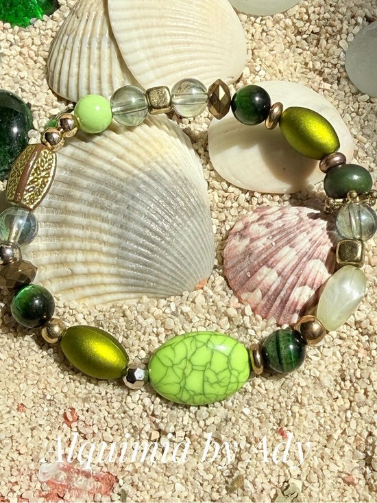 Alquimia Jewelry - BAROQUE Gold and  green beaded Bracelet with aura quartz
